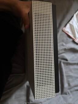 Xbox One S - 5