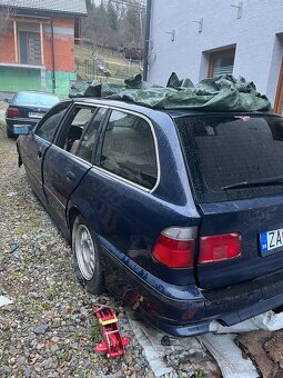 Rozpredám BMW E39 orientblau - 5