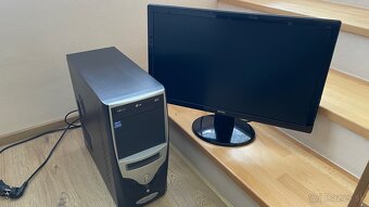 Starší PC s monitorom - 5
