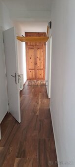 Na prenájom: Priestranný 2-izbový byt s loggiou v srdci S.M - 5