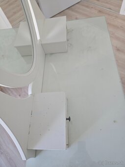 Kozmeticky stolik Ikea - 5