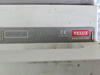 Plastová střešní okna Velux 2 ks – kompletní s rámy - 5