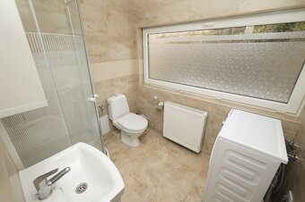 Pekný 1-i byt v  s internetom a vlastným parkovaním-centrum - 5