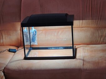 Predám nový akváriový set s objemom 20 l - Čierny - 5