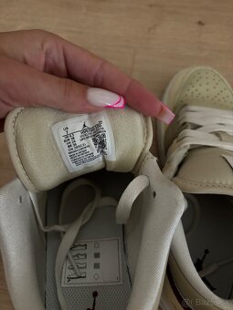 Air Jordan 1 Low "Desert Khaki" Wmns - 5