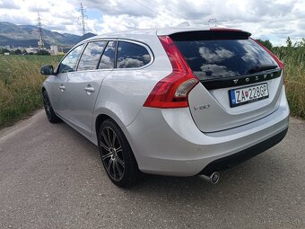 VOLVO V60 Momentum - 5