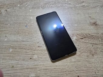 Huawei P30 128gb s krasnym super amoled displejom vdaka comu - 5