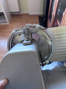 Starší profi nárezový stroj LUSSO - 5