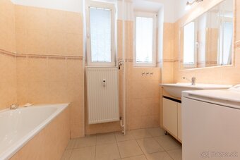 Priestranný 4-izb. byt s garážou a 4 balkónmi, Stará Turá - 5