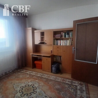 NA PREDAJ Priestranný 3-izbový byt s balkónom,blízko centra - 5