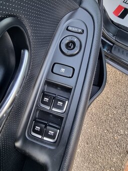 Kia Carens 1.7 CRDi EX 7m za 5.990 € - 5