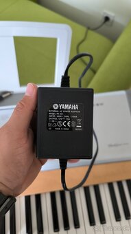 Predám keyboard Yamaha Portable Grand DGX 620 - 5