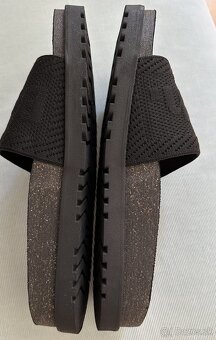 "NOVÉ" unisex BENCH šlapky čierne EU41 za 21EUR - 5