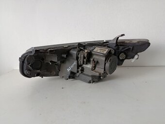 svetlo PP , Toyota Auris ii 2015-2018 8111002K30 300€ - 5