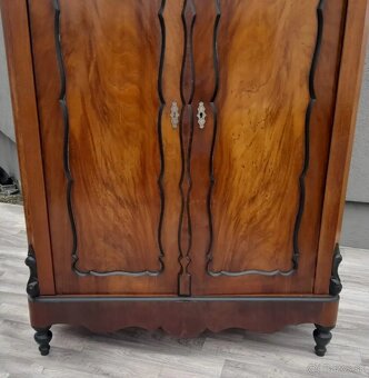 Skriňa Biedermeier . - 5