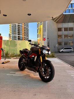 Triumph Speed Triple 1050 R (2016) - 5