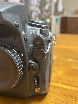 Nikon D700 + grip MB-D10 - 5