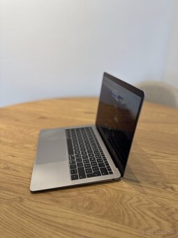 MacBook Air (Retina, 13-palcový, 2019) Thule Obal - 5