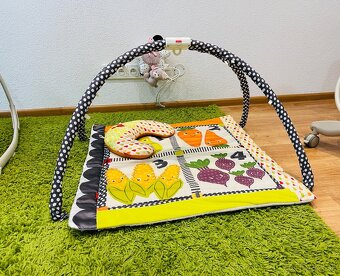 Výbava pre bábätko postieľka, jedálenská stolič, kolíska atď - 5