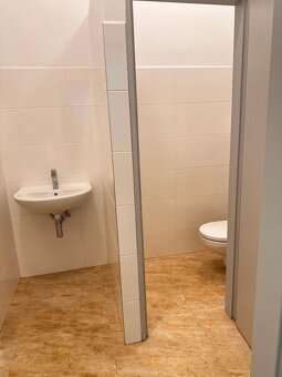 Prenájom nebytového priestoru v historickej budove priamo v - 5