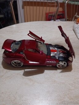 Predám Mercedes SLR McLaren 1:18 - 5