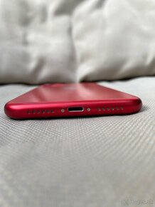 Predám iPhone 11 Product Red 64GB - 5