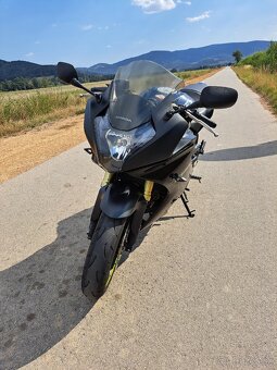 Honda CBR600F –21 xxx km, nová STK + pneu - 5
