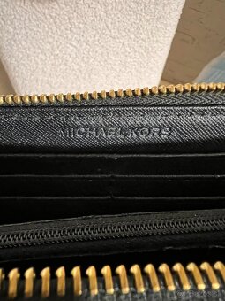 Michael kors cierna peňaženka. - 5