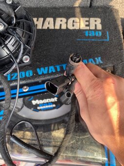 Cúvacia kamera v znaku VW Golf - 5