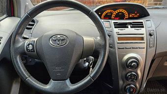 Predám Toyota Yaris 1,0 5D - 5