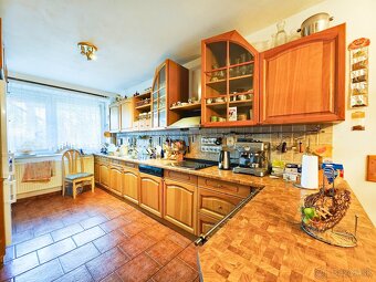 RD S GARÁŽOU, VEĽKÝM ALTÁNKOM A BAZÉNON, BUKOVEC - 5