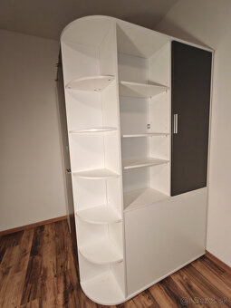 Skriňa s vnútorným aj vonkajším priestorom - 5