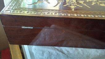 Drevená vyrezávaná šperkovnica - 5