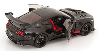 Ford Mustang Shelby GT500 Black 2022 - 1:18 Solido - 5