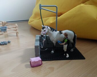 Schleich stajňa pre kone a umývarka - 5