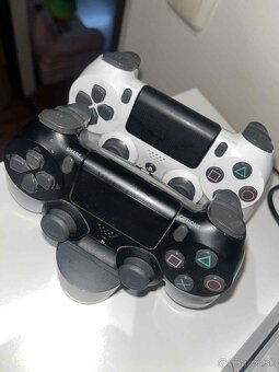 🎮 PlayStation 4 Slim 500 GB – 2 ovládače + nabíjacia stanic - 5