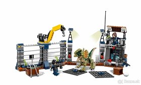Lego Jurassic World 75931 Útok Dilophosaura na strážne stano - 5