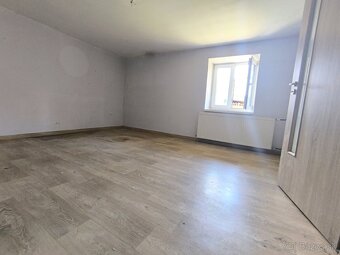 Rodinný dom v Košeci s potenciálom – rekonštrukcia alebo n - 5