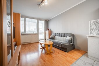 PREDAJ 1,5 izbový: pražský typ bytu s loggiou - 5