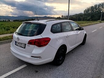 Opel Astra J 1.7 cdti Sports Tourer - 5