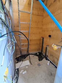 ZRUB HOLODOM ELEKTROINŠTALÁCIA, VODA, ZATEPLENÝ ŠUMIAC HOREH - 5
