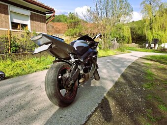Yamaha R1 - 5