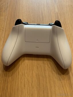 Xbox one x + 2 ovládače - 5
