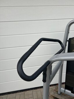 Technogym Selection Glute stroj - 5