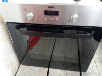 Vstavaná elektrická rúra Zanussi - 5