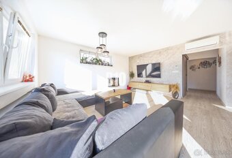 PRIESTRANNÝ 4 IZBOVÝ DVOJDOM V TICHOM PROSTREDÍ SLEPEJ ULICE - 5