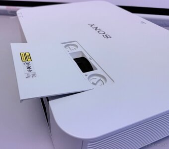 Sony VPL-PHZ10 3LCD laser-5000ANSI, 1920x1200, 500 000:1-top - 5