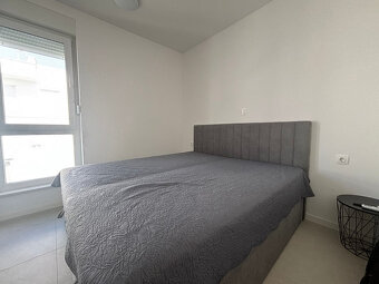 Chorvátsko-Trojizbový apartmán s veľkou terasou blízko pláže - 5