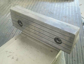 Predám strojový zverák Vihorlat 250 PN 243136 - 5