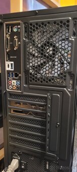 Predám herne PC v TOP stave / i7 8700 + RX5700XT 8GB - 5